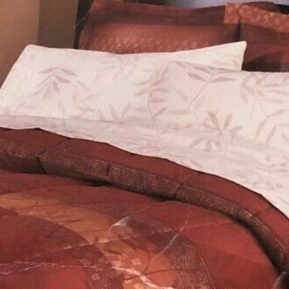 Comforter twin reversible New Traditions 63" x 86" new 30% cotton 70% polyester